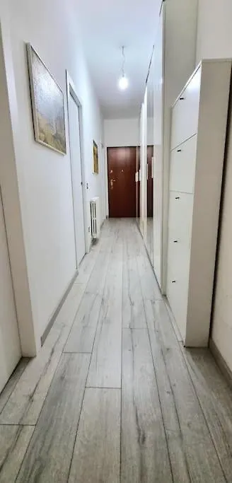 Homestay Dream Apartments Stanza 2 In Appartamento Condiviso Con Bagno Privato In Camera Milan Italy