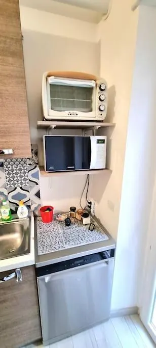 Dream Apartments Stanza 2 In Appartamento Condiviso Con Bagno Privato In Camera Milan Homestay