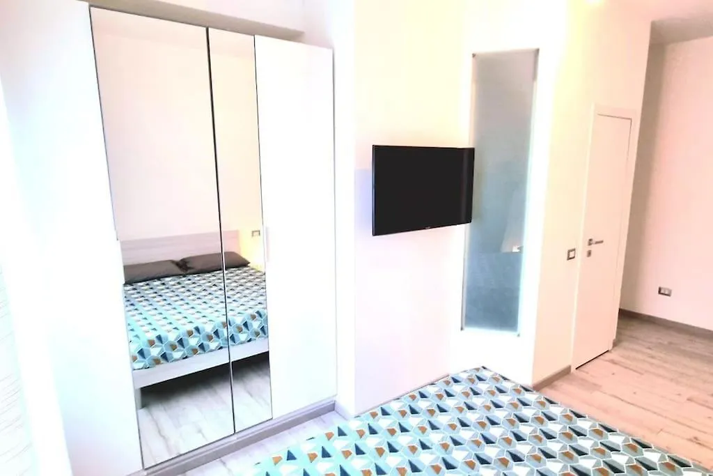 Dream Apartments Stanza 2 In Appartamento Condiviso Con Bagno Privato In Camera Milan Italy