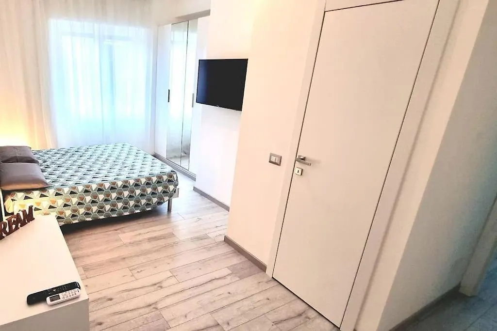Homestay Dream Apartments Stanza 2 In Appartamento Condiviso Con Bagno Privato In Camera Milan